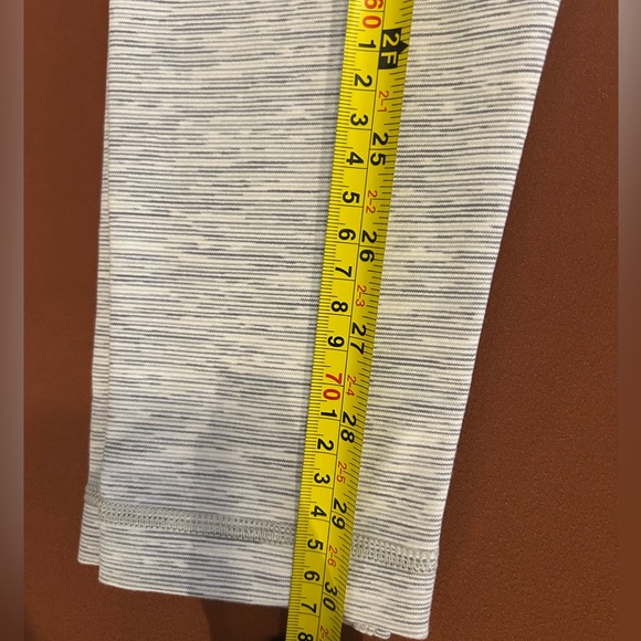 Lululemon Legings size 10 crop 30
Clear /gray and white - Picture 4 of 4